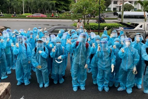 组图：胡志明市诸多医科大学生奔赴防疫第一线