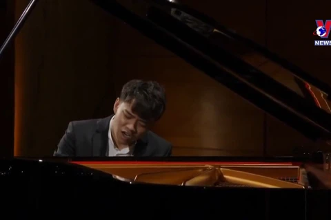 阮越忠钢琴师进入世界最负盛名的钢琴比赛决赛