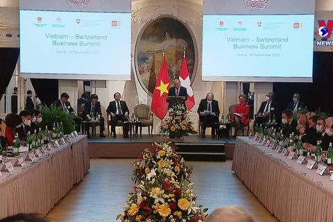 阮春福主席与瑞士总统共同主持越瑞企业家论坛
