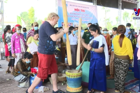 高棉族同胞喜迎传统新年 共谱军民鱼水情 