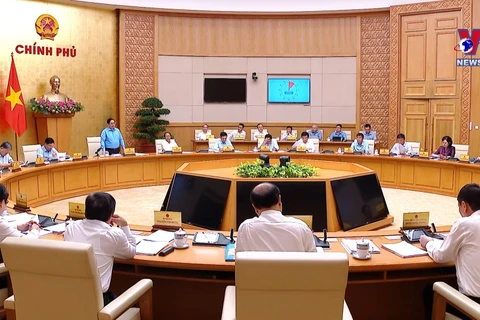 越南政府总理范明政主持召开政府8月份例行会议