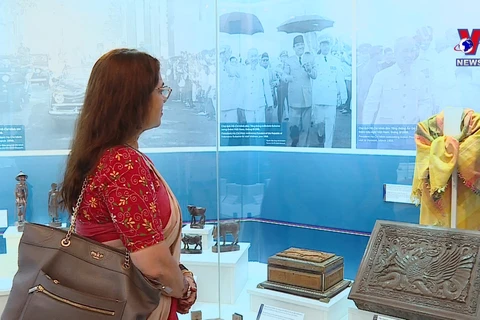 1945至1969年胡志明主席受赠礼物专题展