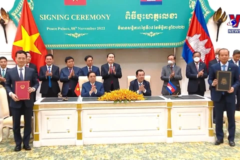 越南政府总理范明政对柬埔寨进行访问