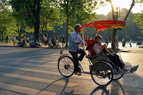组图：三轮车游-首都河内文化之美