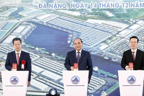 越南国家主席阮春福出席岘港莲沼港建设项目动工仪式