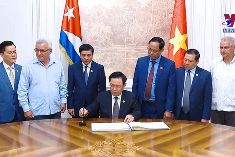 越南国会主席王廷惠出席古巴第十届国民议会特别会议
