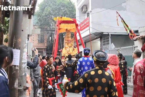 河内市五个目村庙会的迎轿仪式颇受游客的青睐