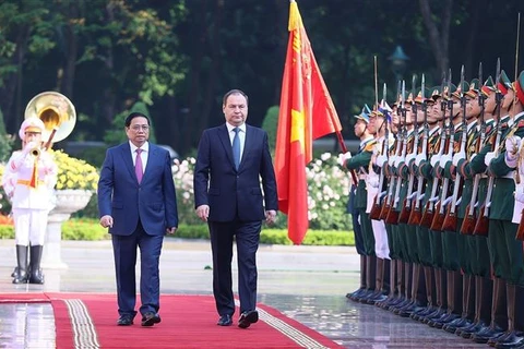 越南政府总理与白俄罗斯总理举行会谈