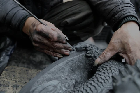 组图：广宁省注重保护煤雕行业