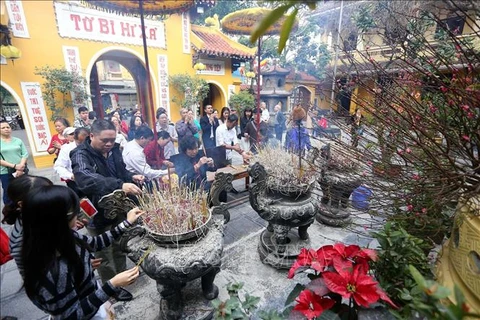 河内市许多信仰活动和文化场所春节吸引众多游客（组图）