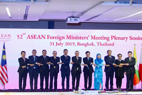 越南外交部长范平明出席第52届东盟国家外长会议系列活动（组图）