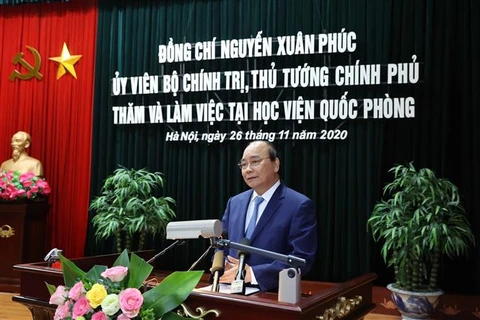 越南政府总理阮春福造访越南国防学院