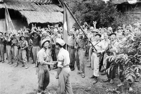 老挝人民民主共和国主席凯山•丰威汉诞辰100周年：老越战斗联盟培育者