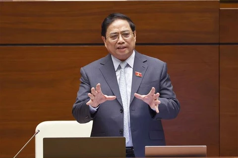 越南政府总理范明政接受国会代表质询