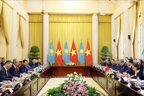 哈萨克斯坦总统对越南进行正式访问