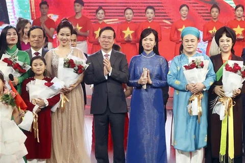 越南国家主席武文赏和夫人主持国庆招待会