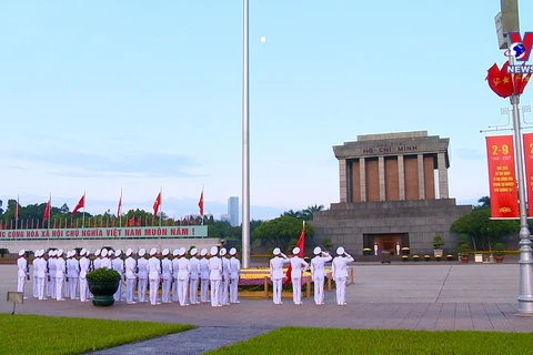 在9·2国庆神圣日子里一起向国旗敬礼