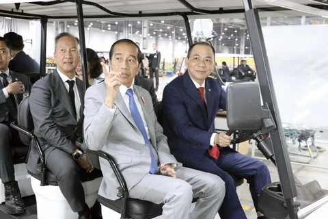印度尼西亚总统参观VinFast汽车和电动摩托车制造厂