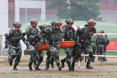 越中两军开展灾害救援联合演练活动（组图）