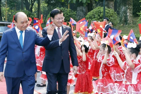 阮春福举行仪式欢迎老挝政府总理通伦·西苏里访越（组图）