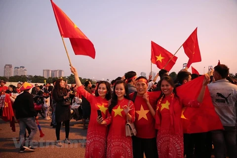 2022世界杯预选赛亚洲区40强赛：数千名越南球迷聚集美廷国家体育场为越南队助威（组图）