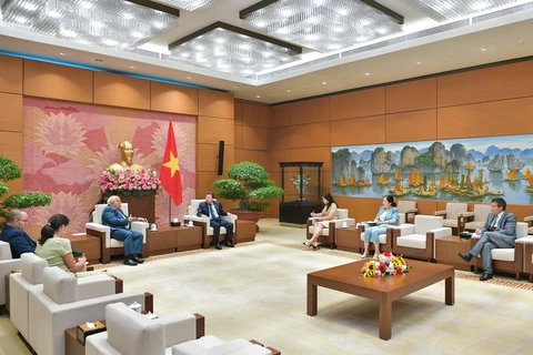 越南国会对外委员会主任武海河会见古巴驻越南大使奥兰多·尼古拉斯