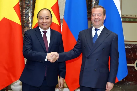 越南政府总理阮春福同俄罗斯总理梅德韦杰夫举行会谈（组图）