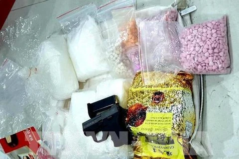 越中两国公安力量配合对跨国制造毒品案件进行进一步调查