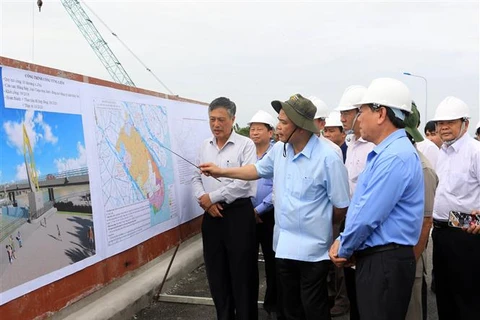 越南农业与农村发展部部长阮春强赴永隆省调研