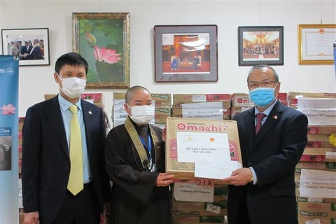 越南驻日本大使馆和越航驻日代表机构为受新冠肺炎疫情影响的越南人提供援助