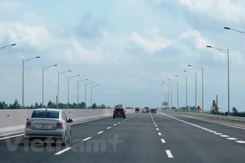 郑廷勇副总理：未来十年越南将新增3千公里高速公路