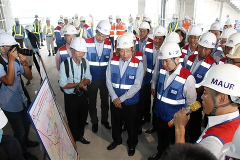 越南政府副总理范平明考察滨城--仙泉地铁线施工项目