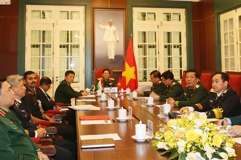 越南国防部长吴春历与印度国防部长视频通话