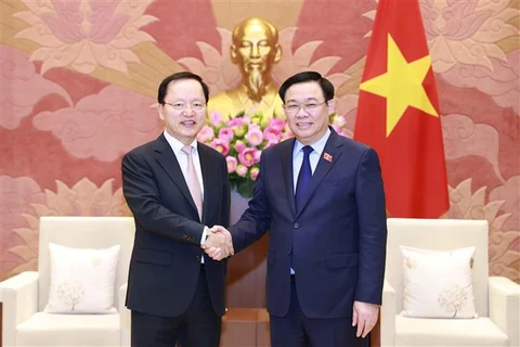 越南国会主席王廷惠会见三星电子首席财务官朴学奎