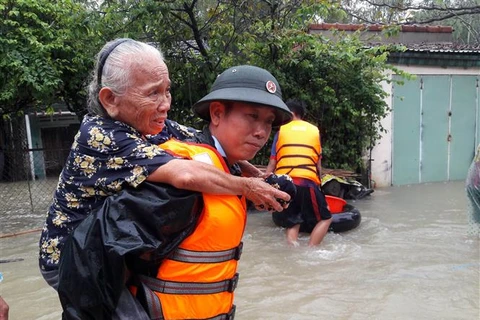 越南中部遭洪涝灾害 岘港、顺化等市多地被淹（组图）