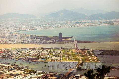 携手创建文明美丽的岘港市