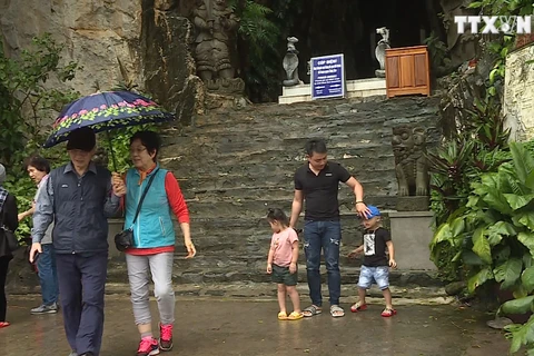 强降雨对岘港市旅游业造成打击