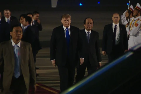 美国总统特朗普抵达越南 开始赴越出席美朝领导人第二次会晤之行