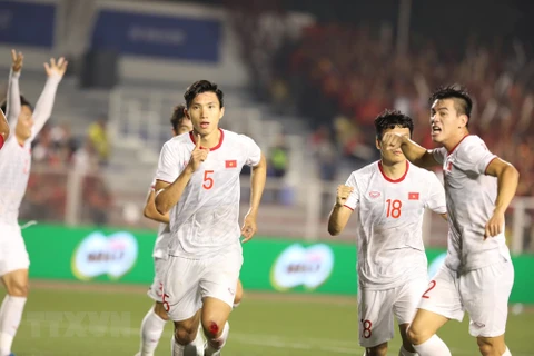 组图：越南队以3比0击败印尼队 首次夺得东运会男足冠军