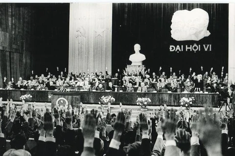 组图：越南共产党90年历史：党领导全国人民胜利实行革新开放