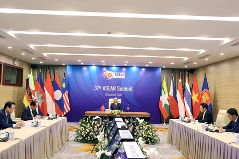 组图：政府总理阮春福主持第37届东盟峰会全体会议