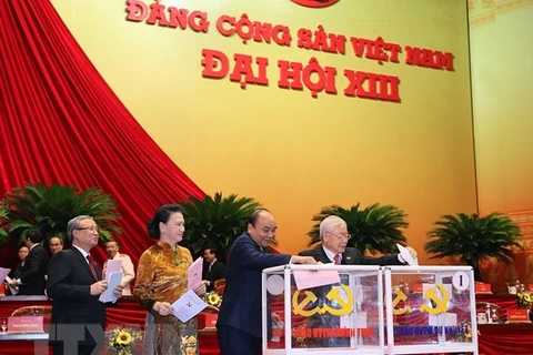 组图：越共十三大代表投票选举第十三届中央委员会
