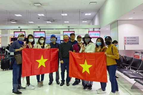 组图：越南将旅居澳大利亚和新西兰的343名越南公民接回国
