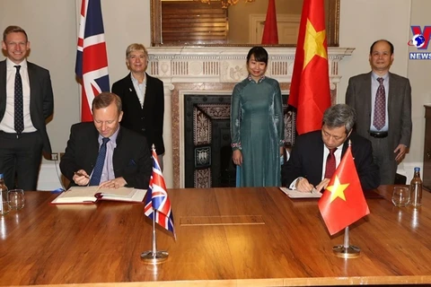 越南与英国正式签署《越英自由贸易协定》