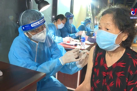 胡志明市开放夜间疫苗接种服务 尽快实现应种尽种