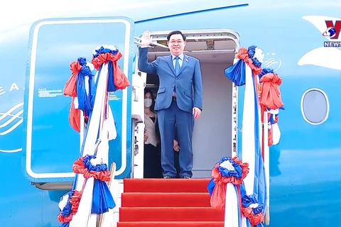 越南国会主席王廷惠对老挝进行正式访问