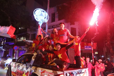 2020年U23亚洲杯预选赛 ：越南队4比0大胜泰国队 越南球迷欢庆越南U23足球队的胜利（组图）