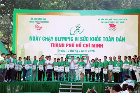 超过3万人参加胡志明市全民健康奥林匹克跑步日活动