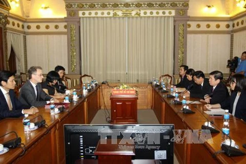 胡志明市领导会见美国拉斯维加斯金沙集团（图片来源：越通社）