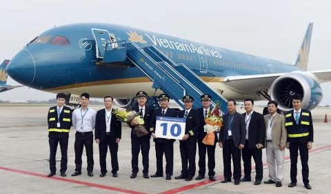 越南航空公司第10架波音787-9梦幻客机抵达内排机场。